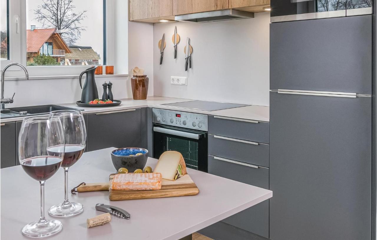 Awesome Home In Lembruch-Duemmer See With Kitchen מראה חיצוני תמונה