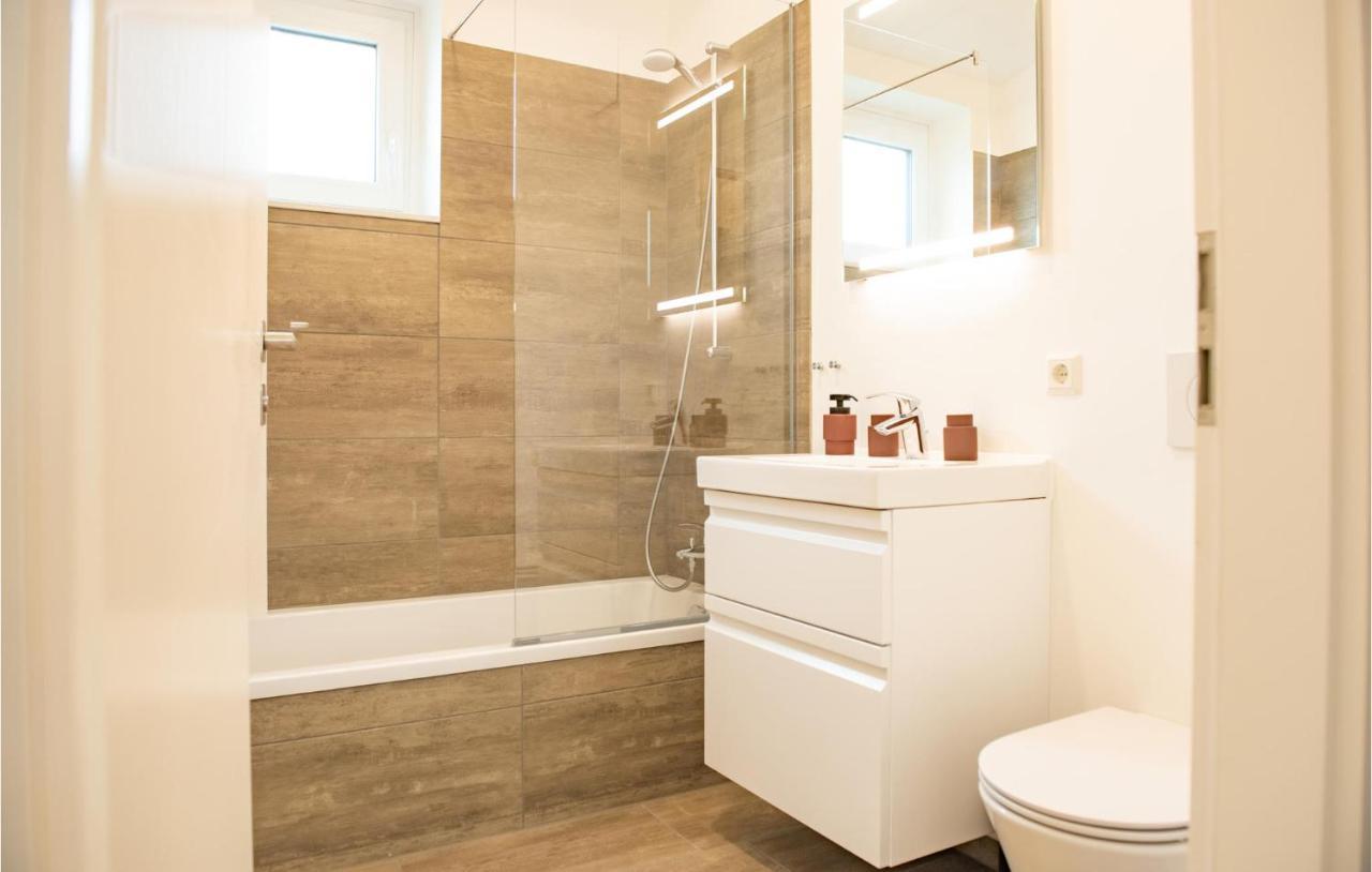 Awesome Home In Lembruch-Duemmer See With Kitchen מראה חיצוני תמונה
